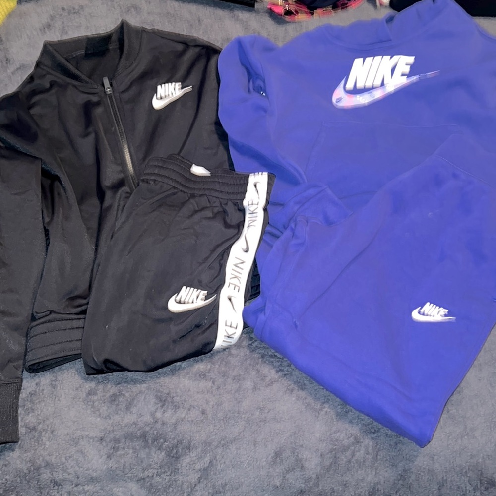 2 gently used Girl Nike jogging suit size Xl and L